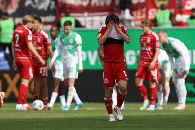 Satoshi Tanaka (Fortuna Düsseldorf) ist enttaeuscht waehrend des Spiels der 2. Bundesliga zwischen SpVgg Greuther Fürth und Fortuna Düsseldorf, Sportpark Ronhof Thomas Sommer am 17. May 2026 in Fürth, Deutschland. (Foto von Oliver Kaelke DeFodi Images) +++ Satoshi Tanaka (Fortuna Düsseldorf) looks dejected during the 2. Bundesliga match between SpVgg Greuther Fürth and Fortuna Düsseldorf at Sportpark Ronhof Thomas Sommer on May 17, 2026 in Fürth, Germany. (Photo by Oliver Kaelke DeFodi Images) (Photo by Oliver Kaelke DeFodi Images) -