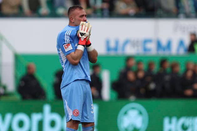 Torwart Florian Kastenmeier (Fortuna Düsseldorf) ist enttaeuscht waehrend des Spiels der 2. Bundesliga zwischen SpVgg Greuther Fürth und Fortuna Düsseldorf, Sportpark Ronhof Thomas Sommer am 17. May 2026 in Fürth, Deutschland. (Foto von Oliver Kaelke DeFodi Images) +++ Torwart Florian Kastenmeier (Fortuna Düsseldorf) looks dejected during the 2. Bundesliga match between SpVgg Greuther Fürth and Fortuna Düsseldorf at Sportpark Ronhof Thomas Sommer on May 17, 2026 in Fürth, Germany. (Photo by Oliver Kaelke DeFodi Images) (Photo by Oliver Kaelke DeFodi Images) -