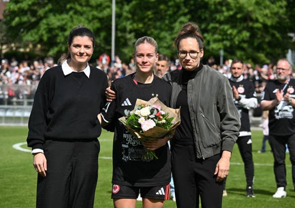 17.05.2026, xsltx, Fussball Google Pixel Frauen-Bundesliga, Eintracht Frankfurt - 1.FC Union Berlin v.l. Katharina Kiel (Direktorin Frauenfußball Eintracht Frankfurt), Nadine Riesen (Eintracht Frankfurt), Babett Peter (Sportdirektorin Frauenfußball Eintracht Frankfurt) (DFL DFB REGULATIONS PROHIBIT ANY USE OF PHOTOGRAPHS as IMAGE SEQUENCES and or QUASI-VIDEO)