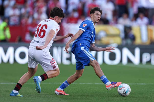ESP: Sevilla FC - Real Madrid. La Liga EA Sports. Date 37 Thiago Pitarch of Real Madrid and Joaquin Martinez Oso of Sevilla FC during the La Liga EA Sports match between Sevilla FC and Real Madrid CF played at Ramon Sanchez Pizjuan Stadium on May 17, 2026 in Sevilla, Spain. kpng Copyright: xAntonioxPozox xPRESSINPHOTOx AP_260517_SEV_RMA_2526_009