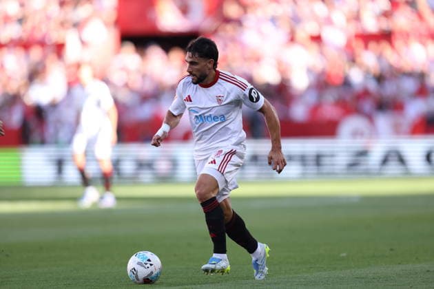 ESP: LaLiga EA Sports Sevilla FC v Real Madrid; Neal Maupay of Sevilla in action during LaLiga EA Sports, between Sevilla FC v Real Madrid played at Ramon Sanchez-Pizjuan Stadium, Sevilla on May 17th, 2026 in Spain; Sevilla Spain Futbol Copyright: xRafaelxRomanx xAgenciaxLOFx