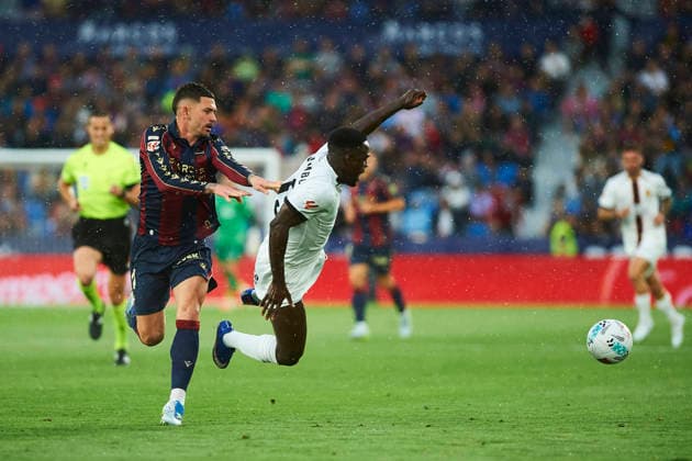 Adrian Dela, De la Fuente (Levante UD) and Luvumbu (RCD Mallorca) during the LaLiga EA Sports match between Levante UD and RCD Mallorca at Ciudad de Valencia on May 17, 2026 in Valencia, Spain. (Photo by Maria Jose Segovia DeFodi Images) -