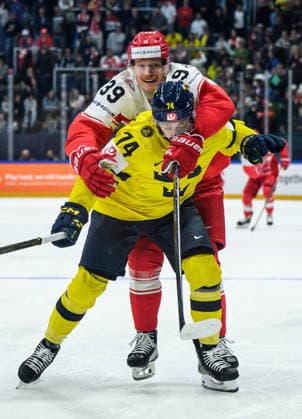 260517 Jacob Schmidt-Svejstrup of Denmark and Rasmus Asplund of Sweden during the 2026 IIHF Ice hockey, Eishockey World Championship, WM, Weltmeisterschaft match between Denmark and Sweden on May 17, 2026 in Fribourg. Photo: Jesper Zerman BILDBYRAN kod JZ JZ0716 ishockey ice hockey ishockey-vm 2026 vm 2026 iihf world championship danmark denmark sverige sweden bbeng Copyright: JESPERxZERMAN BB260517JZ092
