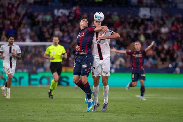 ESP: LaLiga EA Sports UD Levante v RCD Mallorca Carlos Espi of Levante challenges for a header with David Lopez of Mallorca during LaLiga EA Sports, between UD Levante v RCD Mallorca played at Ciudad de Valencia Stadium in Valencia on May 17th, 2026 in Spain; Valencia Spain Futbol Copyright: xJudithxAmigox xAgenciaxLOFx