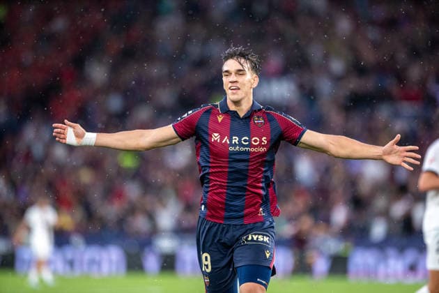 ESP: LaLiga EA Sports UD Levante v RCD Mallorca Carlos Espi of Levante scores goal (1-0) and celebrates his first goal in the match against Mallorca during LaLiga EA Sports, between UD Levante v RCD Mallorca played at Ciudad de Valencia Stadium in Valencia on May 17th, 2026 in Spain; Valencia Spain Futbol *** ESP LaLiga EA Sports UD Levante v RCD Mallorca Carlos Espi of Levante scores goal 1 0 and celebrates his first goal in the match against Mallorca during LaLiga EA Sports, between UD Levante v RCD Mallorca played at Ciudad de Valencia Stadium in Valencia on May 17th, 2026 in Spain Valencia Spain Football Copyright: xJudithxAmigox xAgenciaxLOFx