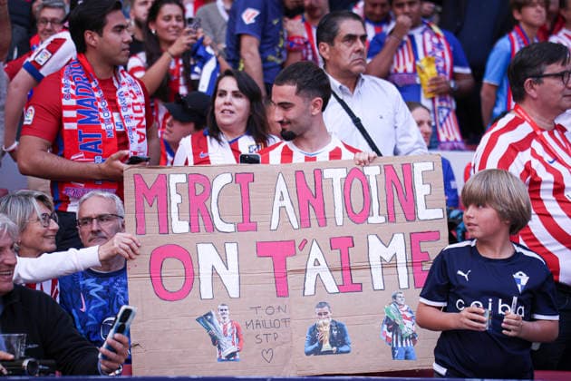 Atletico de Madrid vs. Girona, on the 37th matchday of the 2025 26 Spanish First Division May 17, 2026, Madrid, Spain: Fans with tifo of Griezmann during the Spanish championship LaLiga football match between Atletico de Madrid and Girona CF on 17 May 2026 at Estadio Santiago Bernabeu in Madrid, Spain. Madrid, Spain Madrid Madrid Spain Copyright: xAlejandroxMatiasx
