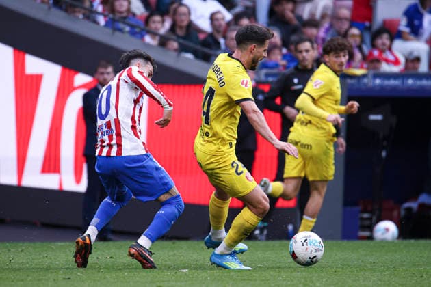 Atletico de Madrid vs. Girona, on the 37th matchday of the 2025 26 Spanish First Division May 17, 2026, Madrid, Spain: Alex Moreno is defended by Alex Baena during the Spanish championship LaLiga football match between Atletico de Madrid and Girona CF on 17 May 2026 at Estadio Santiago Bernabeu in Madrid, Spain. Madrid, Spain Madrid Madrid Spain Copyright: xAlejandroxMatiasx