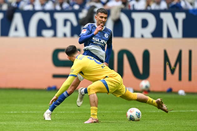 v. li. im Zweikampf Dejan Ljubicic (Schalke 21) Mehmet Can Aydin (Braunschweig 8) 17.05.2026 ¢ Fussball ¢ FC Schalke 04 vs Eintracht Braunschweig, Veltins-Arena, Gelsenkirchen, DFB DFL REGULATIONS PROHIBIT ANY USE OF PHOTOGRAPHS AS IMAGE SEQUENCES AND OR QUASI-VIDEO