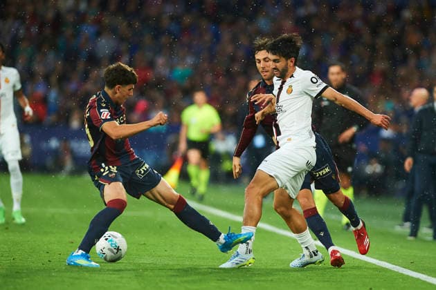 Nacho Perez (Levante UD) and Manu Morlanes (RCD Mallorca) during the LaLiga EA Sports match between Levante UD and RCD Mallorca at Ciudad de Valencia on May 17, 2026 in Valencia, Spain. (Photo by Maria Jose Segovia DeFodi Images) -