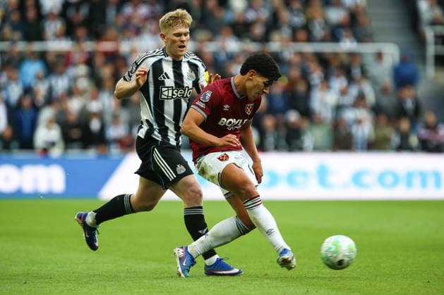 St James Park NEWCASTLE UPON TYNE, ENGLAND, MAY 17: Lewis Hall of Newcastle United (L) challenges Mateus Fernandes of West Ham United (R)Nduring a Premier League 2025-26 match between Newcastle United and West Ham United at St James Park on May 17, 2026 in Newcastle Upon Tyne, England. (Photo by Zach Forster Sports Press Photo) (Zach Forster Sports Press Photo SPP) Copyright: xZachxForster SportsxPressxPhotox xSPPx spp-en-ZaFoPrPh-spp26_zachf_1705_177