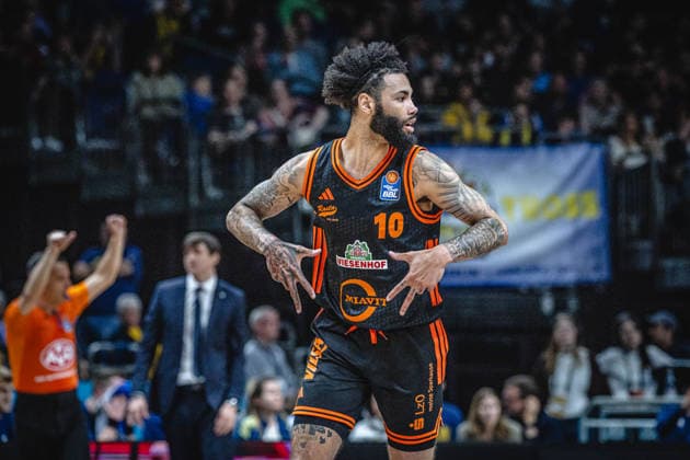 Basketball Berlin 17.05.2026 Saison 2025 2026 EasyCredit BBL 1. Bundesliga Männer, Herren Playoffs Viertelfinale Spiel 1 Alba Berlin - RASTA Vechta Tevin Brown (Vechta, No.10) Jubel
