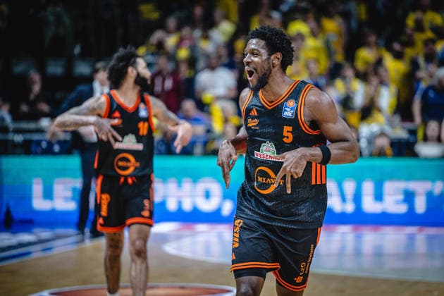 Basketball Berlin 17.05.2026 Saison 2025 2026 EasyCredit BBL 1. Bundesliga Männer, Herren Playoffs Viertelfinale Spiel 1 Alba Berlin - RASTA Vechta Jubel TJ Bamba (Vechta, No.05)