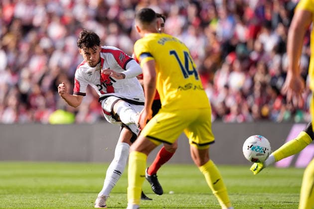 May 17, 2026, Madrid, Madrid, Spain: Andrei Ratiu of Rayo Vallecano shoots during the Spanish League, LaLiga EA Sports, football match played between Rayo Vallecano and Villarreal CF at Estadio de Vallecas on May 17, 2026, in Madrid, Spain. Madrid Spain - ZUMAa181 20260517_zaa_a181_161 Copyright: xDennisxAgyemanx