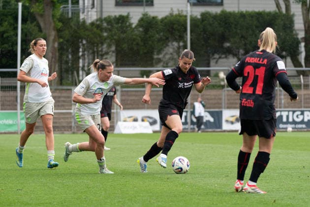 LEVERKUSEN, GERMANY - MAY 17: Juliane Wirtz (28 SV Werder Bremen) and Katharina Piljic (6 Bayer 04 Leverkusen) in action during the Google Pixel Frauen-Bundesliga match between Bayer 04 Leverkusen and SV Werder Bremen at Ulrich-Haberland-Stadion on May 17, 2026 in Leverkusen, Germany. (Photo by Qianru Zhang Press Photo) Copyright: xQianruxZhang SPPx Sportspressphoto_SPR148970