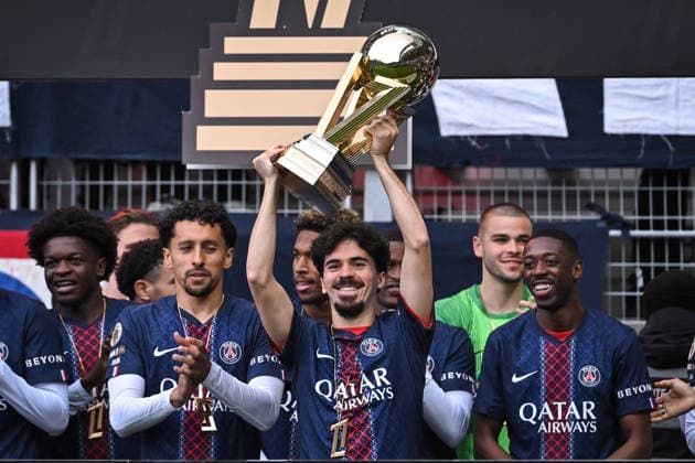 Ligue 1 PSG celebrates L1 trophy - FA Paris Saint-Germain celebrates during the French Ligue 1 trophy ceremony at the Stade Jean-Bouin in Paris on May 17, 2026. Photo by Firas Abdullah ABACAPRESS.COM Paris Île-de-France France  Copyright: xAbdullahxFiras ABACAx
