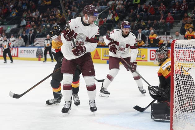 17.05.2026 Swiss Life Arena Zuerich , SCHWEIZ, Herren IIHF World Championship, WM, Weltmeisterschaft Zurich 2026 Gruppe A Deutschland - Lettland Toms Andersons (LAT) vor Torwart Philipp Grubauer (GER) beim Treffer zum 0:1