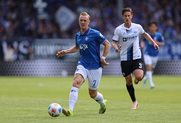 16.05.2026, Fussball 2. Bundesliga, SV Darmstadt 98 - SC Paderborn, v.l., Isac Lidberg (SV Darmstadt 98), Jonah Sticker (SC Paderborn) DFL DFB REGULATIONS PROHIBIT ANY USE OF PHOTOGRAPHS AS IMAGE SEQUENCES AND OR QUASI-VIDEO. xdcx