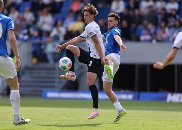 16.05.2026, Fussball 2. Bundesliga, SV Darmstadt 98 - SC Paderborn, v.l., Jonah Sticker (SC Paderborn), Sergio Lopez (SV Darmstadt 98) DFL DFB REGULATIONS PROHIBIT ANY USE OF PHOTOGRAPHS AS IMAGE SEQUENCES AND OR QUASI-VIDEO. xdcx