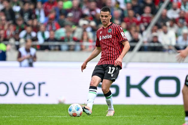 2. Bundesliga - Hannover 96 - 1. FC Nürnberg am 17.05.2026 in der HDI Arena in Hannover Bastian Allgeier (Hannover) am Ball.