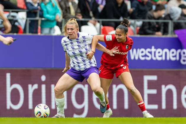 Ramona Maier (SGS Essen) und Nicole Ojukwu Club Freiburg) im Zweikampf waehrend des Spiels der Frauen Fussball Bundesliga zwischen SGS Essen und Sport-Club Freiburg, Stadion an der Hafenstrasse am 17. May 2026 in Essen, Deutschland. (Foto von Mario Hommes DeFodi Images) +++ Ramona Maier (SGS Essen) und Nicole Ojukwu (Sport-Club Freiburg) battle for the ball during the Women s Soccer Bundesliga match between SGS Essen and Sport-Club Freiburg at Stadion an der Hafenstrasse on May 17, 2026 in Essen, Germany. (Photo by Mario Hommes DeFodi Images) DFL regulations prohibit any use of photographs as image sequences and or quasi-video. -