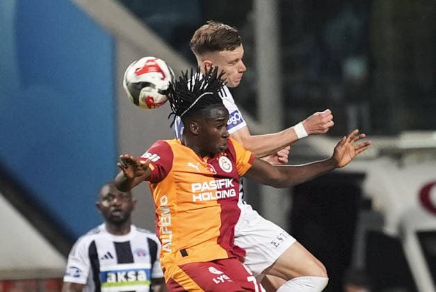 Kasimpasa v Galatasaray - Turkish Super Lig ISTANBUL, TURKIYE - MAY 17: Galatasaray s Renato Nhaga (L) and Kasimpasa s Andri Baldursson (R) compete for the ball during the Turkish Super Lig week 34 match between Kasimpasa and Galatasaray at Recep Tayyip Erdogan Stadium in Istanbul, Turkiye, on May 17, 2026. Beyza Comert Anadolu Istanbul Turkey. Editorial use only. Please get in touch for any other usage.  Copyright: x2026xAnadoluxBeyzaxComertx