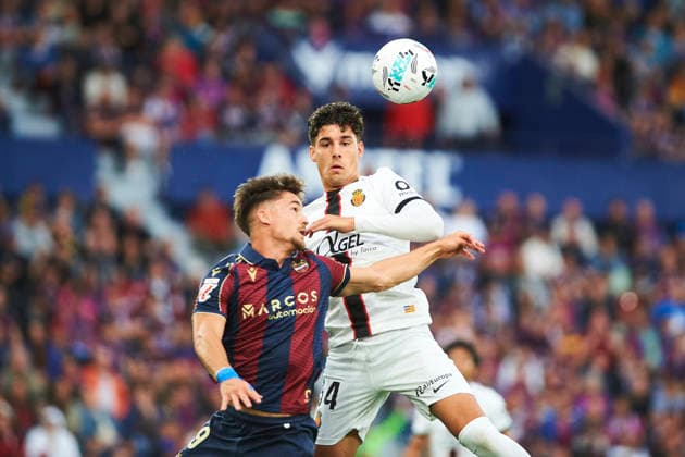 Olaizola (RCD Mallorca) and Ivan Romero (Levante UD) during the LaLiga EA Sports match between Levante UD and RCD Mallorca at Ciudad de Valencia on May 17, 2026 in Valencia, Spain. (Photo by Maria Jose Segovia DeFodi Images) -