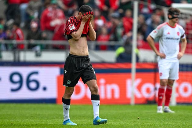 2. Bundesliga - Hannover 96 - 1. FC Nürnberg am 17.05.2026 in der HDI Arena in Hannover Waniss TaÃ¯bi (Hannover) unzufrieden, enttäuscht, enttaeuscht, niedergeschlagen.