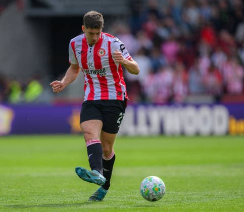 Brentford v Crystal Palace Premier League Vitaly Janelt of Brentford passes the ball during the Premier League match at the Gtech Community Stadium, Brentford 17 05 2026 UK Newspapers OUT Copyright: xGraemexWilcocksonx FIL-23446-0137