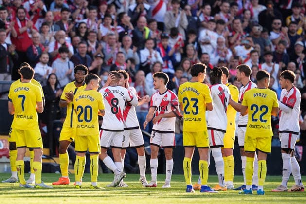 May 17, 2026, Madrid, Madrid, Spain: Oscar Trejo of Rayo Vallecano is given a guard of honour by teammates and Villarreal CF players during the Spanish League, LaLiga EA Sports, football match played between Rayo Vallecano and Villarreal CF at Estadio de Vallecas on May 17, 2026, in Madrid, Spain. Rayo Vallecano V Villarreal CF - LaLiga EA Sports  - ZUMAa181 20260517_zaa_a181_308 Copyright: xDennisxAgyemanx
