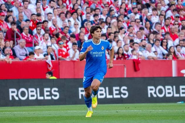 Gonzalo Garcia (N16) runs during the La Liga EA Sports match between Sevilla FC and Real Madrid at Estadio Ramon Sanchez Pizjuan on May 17th 2026, in Sevilla, Spain  Copyright: xAndresxLopezxSheridanxx xSPPx Sportspressphoto_SPR149017