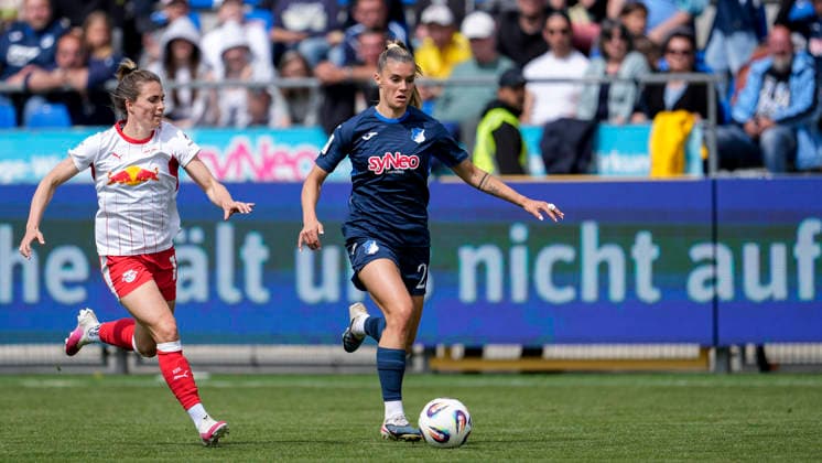 v.li.: Sandra Starke (RBL, 13), Selina Cerci (TSG, 29), Aktion, Action, Spielszene, 17.05.2026, Sinsheim (Hoffenheim) (Deutschland), Fussball, Google Pixel Frauen-Bundesliga, TSG 1899 Hoffenheim - RB Leipzig, DFB DFL REGULATIONS PROHIBIT ANY USE OF PHOTOGRAPHS AS IMAGE SEQUENCES AND OR QUASI-VIDEO.