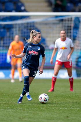 Janna Grimm (TSG, 26), am Ball, Freisteller, Ganzkörper, Einzelbild, Einzelfoto, Aktion, Action, 17.05.2026, Sinsheim (Hoffenheim) (Deutschland), Fussball, Google Pixel Frauen-Bundesliga, TSG 1899 Hoffenheim - RB Leipzig, DFB DFL REGULATIONS PROHIBIT ANY USE OF PHOTOGRAPHS AS IMAGE SEQUENCES AND OR QUASI-VIDEO.