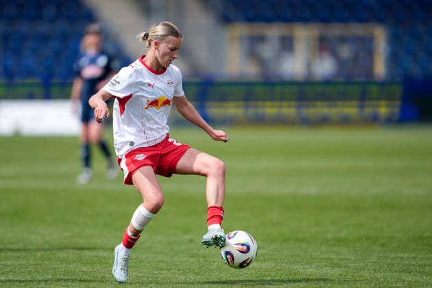 Marlene Müller (RBL, 27), am Ball, Freisteller, Ganzkörper, Einzelbild, Einzelfoto, Aktion, Action, 17.05.2026, Sinsheim (Hoffenheim) (Deutschland), Fussball, Google Pixel Frauen-Bundesliga, TSG 1899 Hoffenheim - RB Leipzig, DFB DFL REGULATIONS PROHIBIT ANY USE OF PHOTOGRAPHS AS IMAGE SEQUENCES AND OR QUASI-VIDEO.