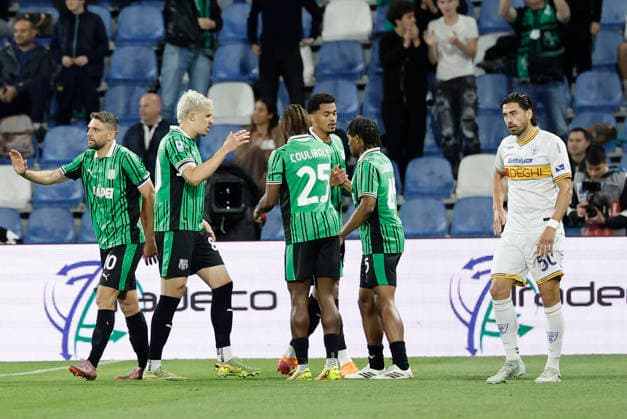 May 17, 2026, Reggio Emilia, REGGIO EMILIA: Sassuolo s Armand Lauriente jubilates with his teammates after scoring the goal during the Italian Serie A soccer match US Sassuolo vs US Lecce at Mapei Stadium in Reggio Emilia, Italy, 17 May 2026. ANSA SERENA CAMPANINI. Soccer: Serie A; Sassuolo - Lecce  - ZUMAa110 20260517_zaf_a110_169 Copyright: xSerenaxCampaninix