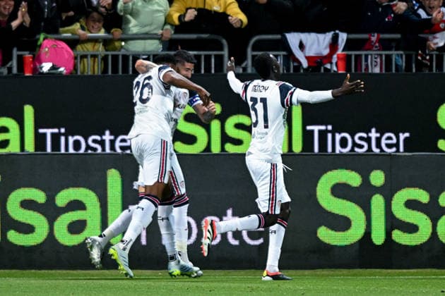 Cagliari s Yerry Mina celebrates after scoring the goal for 2-1 during the Serie A soccer match between Cagliari Calcio and Torino at the Unipol Domus in Cagliari, Sardinia - Sunday 17th May. - Soccer  Copyright: x Â®xGianlucaxZuddas LaPressex