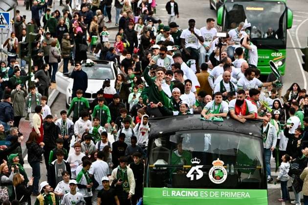 El Racing de Santander celebra con su afición su ascenso a Primera Celebración de la subida del Racing de Santander a Primera División de LaLiga, a 17 de mayo de 2026, en Santander, Cantabria (Espana). Jugadores, cuerpo técnico y directiva han recorrido la ciudad a bordo de un autobús descapotable de dos pisos para compartir el ascenso con miles de seguidores. 17 MAYO 2026;RACING;SANTANDER;FUTBOL;PRIMERA;DIVISIÓN;ASCENSO;CANTABRIA;LIGA Santander (Cantabria) Santander (Cantabria) Espana Copyright: xNachoxCuberox 7530494