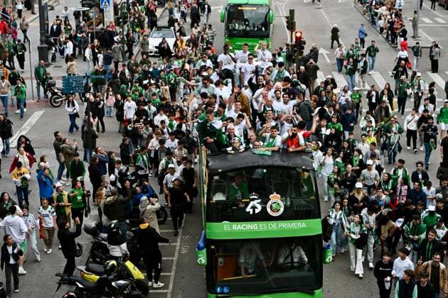 El Racing de Santander celebra con su afición su ascenso a Primera Celebración de la subida del Racing de Santander a Primera División de LaLiga, a 17 de mayo de 2026, en Santander, Cantabria (Espana). Jugadores, cuerpo técnico y directiva han recorrido la ciudad a bordo de un autobús descapotable de dos pisos para compartir el ascenso con miles de seguidores. 17 MAYO 2026;RACING;SANTANDER;FUTBOL;PRIMERA;DIVISIÓN;ASCENSO;CANTABRIA;LIGA Santander (Cantabria) Santander (Cantabria) Espana Copyright: xNachoxCuberox 7530504