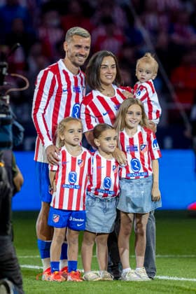 Atletico de Madrid vs Girona FC - LaLiga EA Sports - 17 05 2026 Antoine Griezmann of Atletico de Madrid and his family during the LaLiga EA Sports match between Atletico de Madrid and Girona FC at Riyadh Air Metropolitano Stadium on May 17, 2026 in Madrid, Spain. Madrid Spain Copyright: xMarinaxFrutos PGSxPhotoxAgencyx