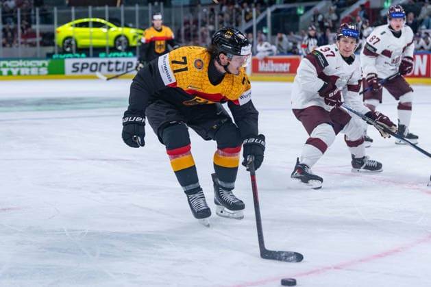 ZURICH, SWITZERLAND - MAY 17: Daniel Fischbuch (Germany, 71) and Oskars Lapinskis (Latvia, 37) during the Preliminary Round - Group A Match 15 between Germany and Latvia at the IIHF Ice hockey, Eishockey World Championship, WM, Weltmeisterschaft 2026, Swiss Life Arena on May 17, 2026 in Zurich, Switzerland. Zurich Switzerland Copyright: xTimoxSteinx