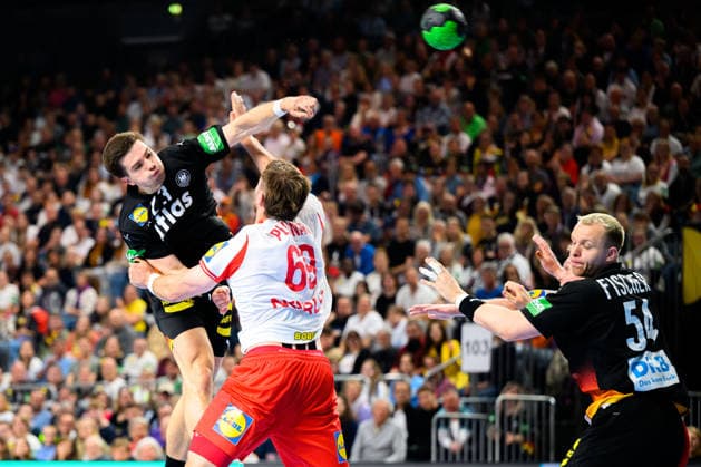 Koeln: Handball Laenderspiel - Deutschland - Daenemark Renars Uscins (Deutschland), Daenemarks Steven Jacobsen, Justus Fischer (Deutschland) Koeln Lanxess Arena Deutschland