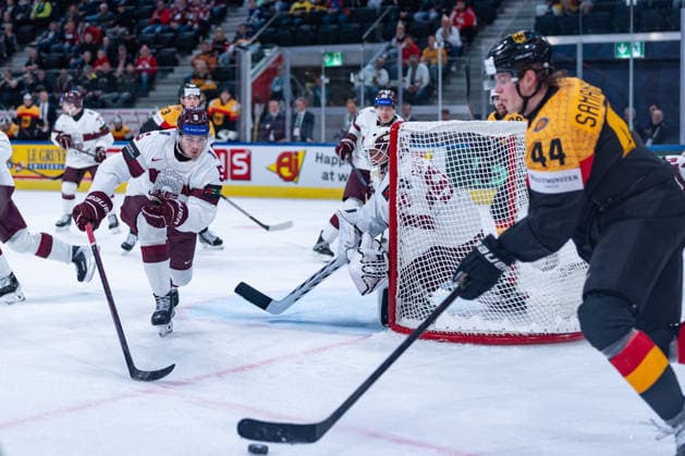 ZURICH, SWITZERLAND - MAY 17: Joshua Samanski (Germany, 44) during build-up play against Artus Andzans (Latvia, 5) during the Preliminary Round - Group A Match 15 between Germany and Latvia at the IIHF Ice hockey, Eishockey World Championship, WM, Weltmeisterschaft 2026, Swiss Life Arena on May 17, 2026 in Zurich, Switzerland. Zurich Switzerland Copyright: xTimoxSteinx