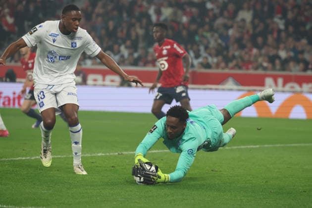 FOOTBALL : LOSC Lille vs Auxerre - Ligue 1 J34 - 17 05 2026 ArrÃªt de Donovan LEON (AJ Auxerre) lors du match LOSC Lille vs Auxerre, Ligue 1 J34, Decathlon Arena stade Pierre Mauroy, le 17 mai 2026 - photo Laurent Sanson PsnewZ  Copyright: xLaurentxSANSONx xPsnewZx