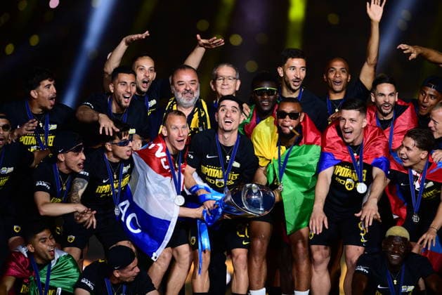 SuperLeague Trophy Ceremony - Players of AEK celebrate with the SuperLeague trophy during the trophy ceremony of the greek championship held at AEK Arena in Athens, Greece, 17 May 2026. IMAGO ONE INCH PRODUCTIONS ATHENS Greece Copyright: xOnexInchxProductionsx 6975154