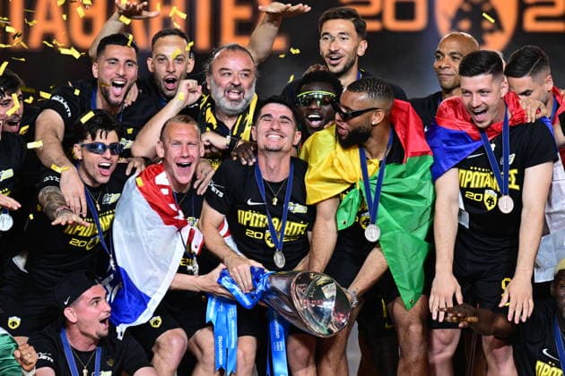 SuperLeague Trophy Ceremony - Players of AEK celebrate with the SuperLeague trophy during the trophy ceremony of the greek championship held at AEK Arena in Athens, Greece, 17 May 2026. IMAGO ONE INCH PRODUCTIONS ATHENS Greece Copyright: xOnexInchxProductionsx 6975165