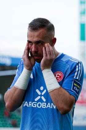 Florian Kastenmeier 33 (Fortuna Duesseldorf) total geknickt nach dem Abstieg aus der 2. Bundesliga, Emotion, Niedergeschlagenheit, Enttaeuschung, SpVgg Greuther Fuerth vs. Fortuna Duesseldorf, Fussball, Maenner, 2. Bundesliga, DFL, Saison 2025 2026, 34. Spieltag, Rueckrunde, 17.05.2026 DFB regulations prohibit any use of photographs as image sequences and or quasi-video Fuerth Bayern Deutschland