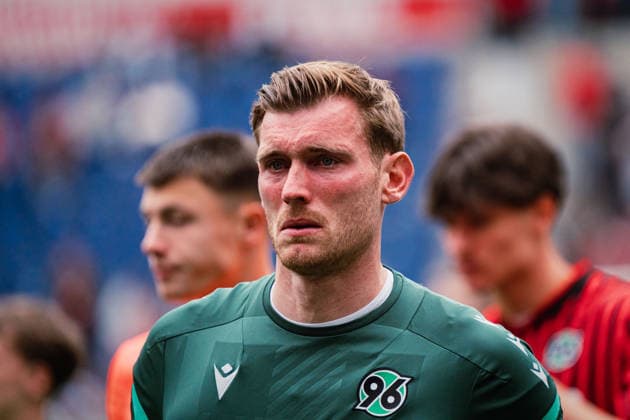 2. Bundesliga: Hannover 96 vs. 1. FC Nürnberg, 17.05.2026 Leo Weinkauf (Hannover 96, 30) hat nach Abpfiff mit den Tränen zu kämpfen; Fußball, 2. Bundesliga, 34. Spieltag: Hannover 96 vs. 1. FC Nürnberg am 17.05.2026 in der Heinz von Heiden Arena, Hannover DFL REGULATIONS PROHIBIT ANY USE OF PHOTOGRAPHS AS IMAGE SEQUENCES AND OR QUASI-VIDEO.