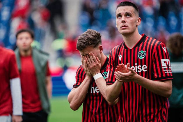 2. Bundesliga: Hannover 96 vs. 1. FC Nürnberg, 17.05.2026 Enzo Leopold (Hannover 96, 8) hat nach Abpfiff mit den Tränen zu kämpfen; Fußball, 2. Bundesliga, 34. Spieltag: Hannover 96 vs. 1. FC Nürnberg am 17.05.2026 in der Heinz von Heiden Arena, Hannover DFL REGULATIONS PROHIBIT ANY USE OF PHOTOGRAPHS AS IMAGE SEQUENCES AND OR QUASI-VIDEO.