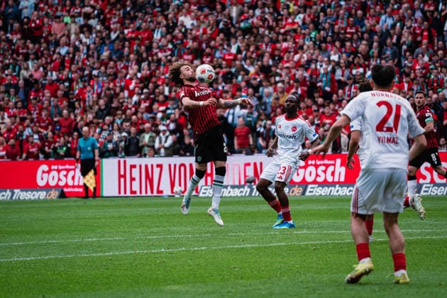 2. Bundesliga: Hannover 96 vs. 1. FC Nürnberg, 17.05.2026 Kolja Nuno Oudenne (Hannover 96, 29) nimmt den Ball an; Fußball, 2. Bundesliga, 34. Spieltag: Hannover 96 vs. 1. FC Nürnberg am 17.05.2026 in der Heinz von Heiden Arena, Hannover DFL REGULATIONS PROHIBIT ANY USE OF PHOTOGRAPHS AS IMAGE SEQUENCES AND OR QUASI-VIDEO.