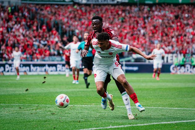2. Bundesliga: Hannover 96 vs. 1. FC Nürnberg, 17.05.2026 Mustapha Bundu (Hannover 96, 7) im Zweikampf mit Henri Koudossou (1. FC Nürnberg, 8); Fußball, 2. Bundesliga, 34. Spieltag: Hannover 96 vs. 1. FC Nürnberg am 17.05.2026 in der Heinz von Heiden Arena, Hannover DFL REGULATIONS PROHIBIT ANY USE OF PHOTOGRAPHS AS IMAGE SEQUENCES AND OR QUASI-VIDEO.