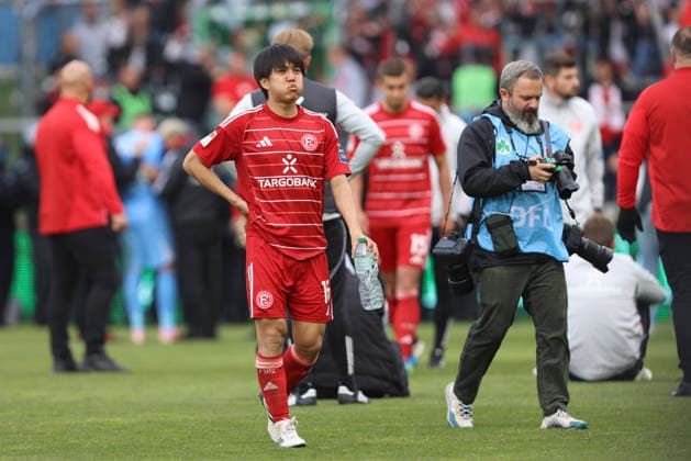 Satoshi Tanaka (Fortuna Düsseldorf) ist enttaeuscht waehrend des Spiels der 2. Bundesliga zwischen SpVgg Greuther Fürth und Fortuna Düsseldorf, Sportpark Ronhof Thomas Sommer am 17. May 2026 in Fürth, Deutschland. (Foto von Oliver Kaelke DeFodi Images) +++ Satoshi Tanaka (Fortuna Düsseldorf) looks dejected during the 2. Bundesliga match between SpVgg Greuther Fürth and Fortuna Düsseldorf at Sportpark Ronhof Thomas Sommer on May 17, 2026 in Fürth, Germany. (Photo by Oliver Kaelke DeFodi Images) (Photo by Oliver Kaelke DeFodi Images) -